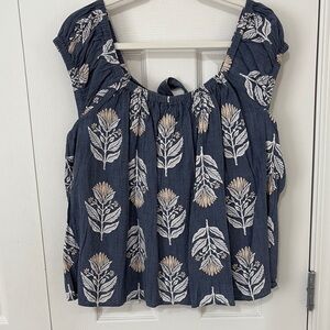 Old Navy Blue and Cream Floral Puff Sleeve Blouse